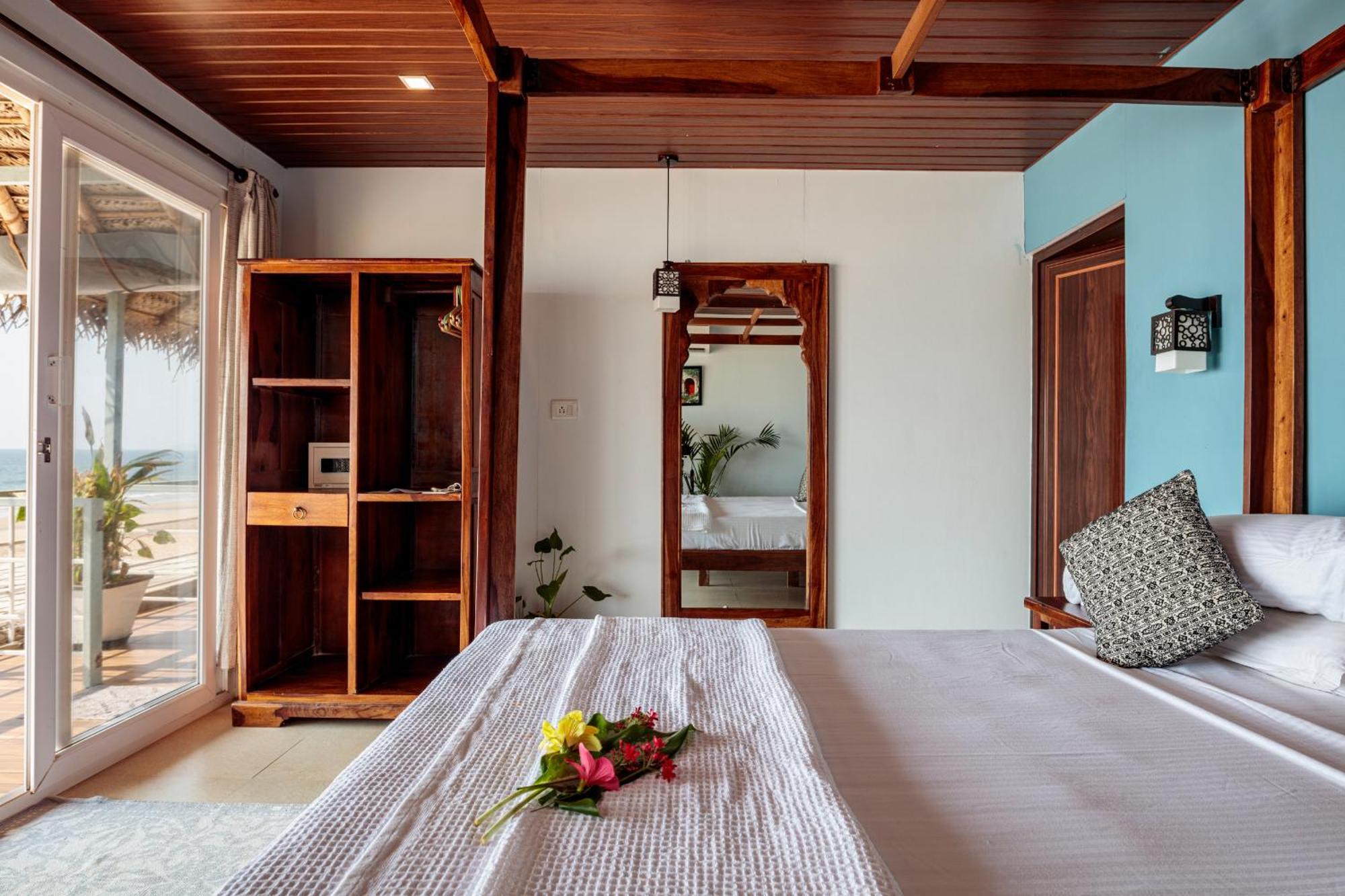 Agonda Cottages *
